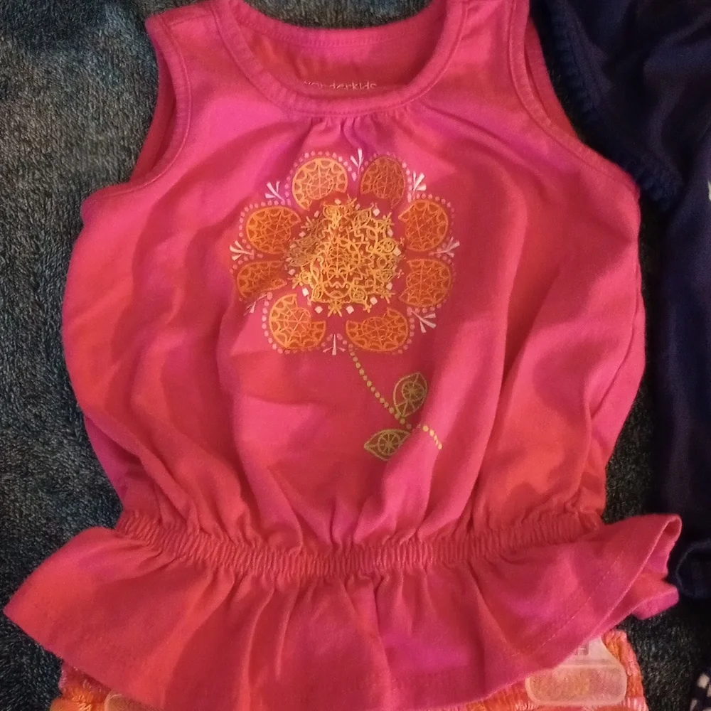 EUC 2 Outfits Girls Summer Lot Size 24M / 2T Flowers Plaid - Picture 2 of 5